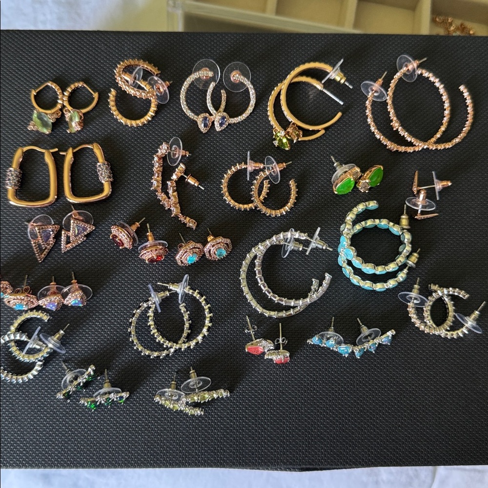 Destash - 23 new Bomb Party earrings